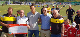 DFB-Bonuszahlung an VfB St. Leon (v.l.): Martin Wolf, Eugen Wickenhäuser, Daniel Klein, Rouven Ettner, Helmut Lawinger. Foto: bfv