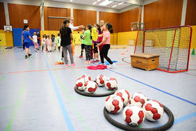Praxiseinheit zusammen mit den Grundschulkindern der Müller-Guttenbrunn-Schule. Foto: bfv