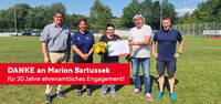 Im Rahmen des Sport-Lines Pokal der Frauen wurde Marion Bartussek (Mitte) geehrt. Foto: bfv